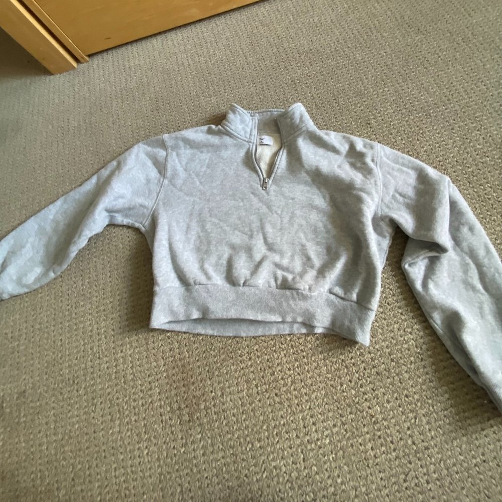 Aritzia TNA quarter zip